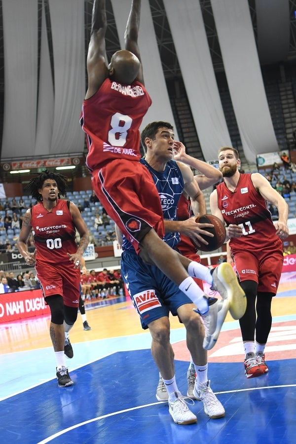 Fisac ha puesto a toda su artillería en pista: McCalebb, Seibutis, Okoye, Radovic y Fran Vázquez con la intención de mandar desde el inicio en el luminoso. 