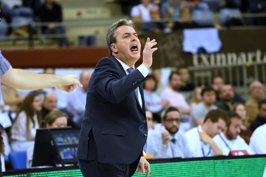 Fisac ha puesto a toda su artillería en pista: McCalebb, Seibutis, Okoye, Radovic y Fran Vázquez con la intención de mandar desde el inicio en el luminoso. 