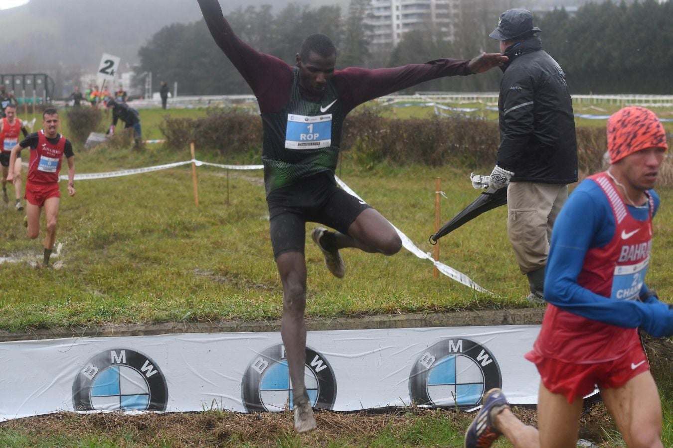 Infernal mañana en el hipódromo donostiarra, con poco público