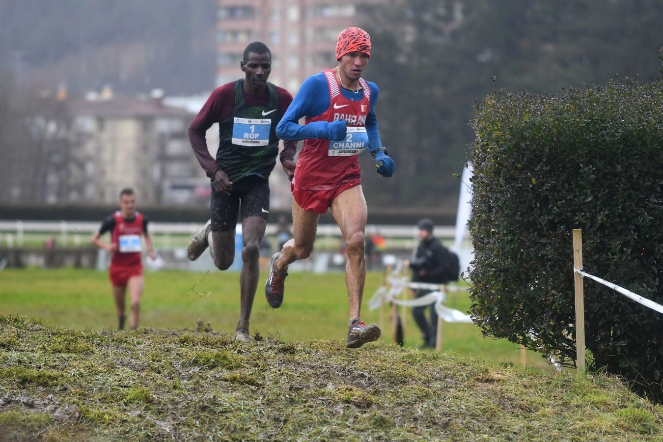 Infernal mañana en el hipódromo donostiarra, con poco público