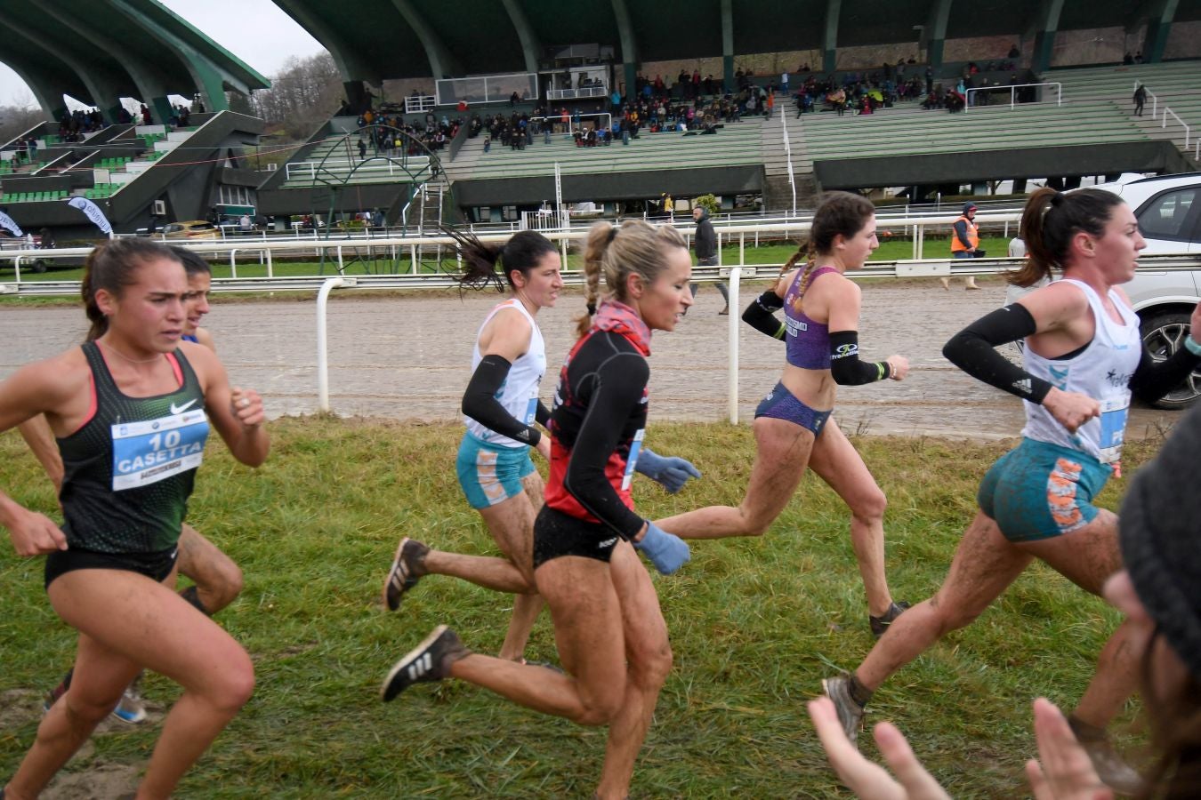 Infernal mañana en el hipódromo donostiarra, con poco público