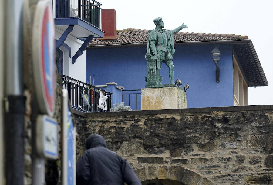 El Ministerio de Defensa tiene intención de erigir una estatua en memoria de Juan Sebastián Elcano en el centro de Madrid. El monumento está vinculado con los actos del quinto centenario de la expedición que dio la primera vuelta al mundo. Será la segunda efigie que recuerde al marino de Getaria fuera del territorio guipuzcoan. El primero está en Sevilla.