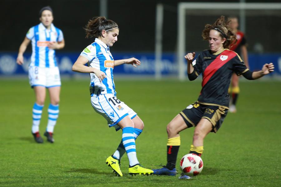 La Real femenina ha goleado este miércoles al Rayo Vallecano en Zubieta. El resultado final ha sido 4-0.