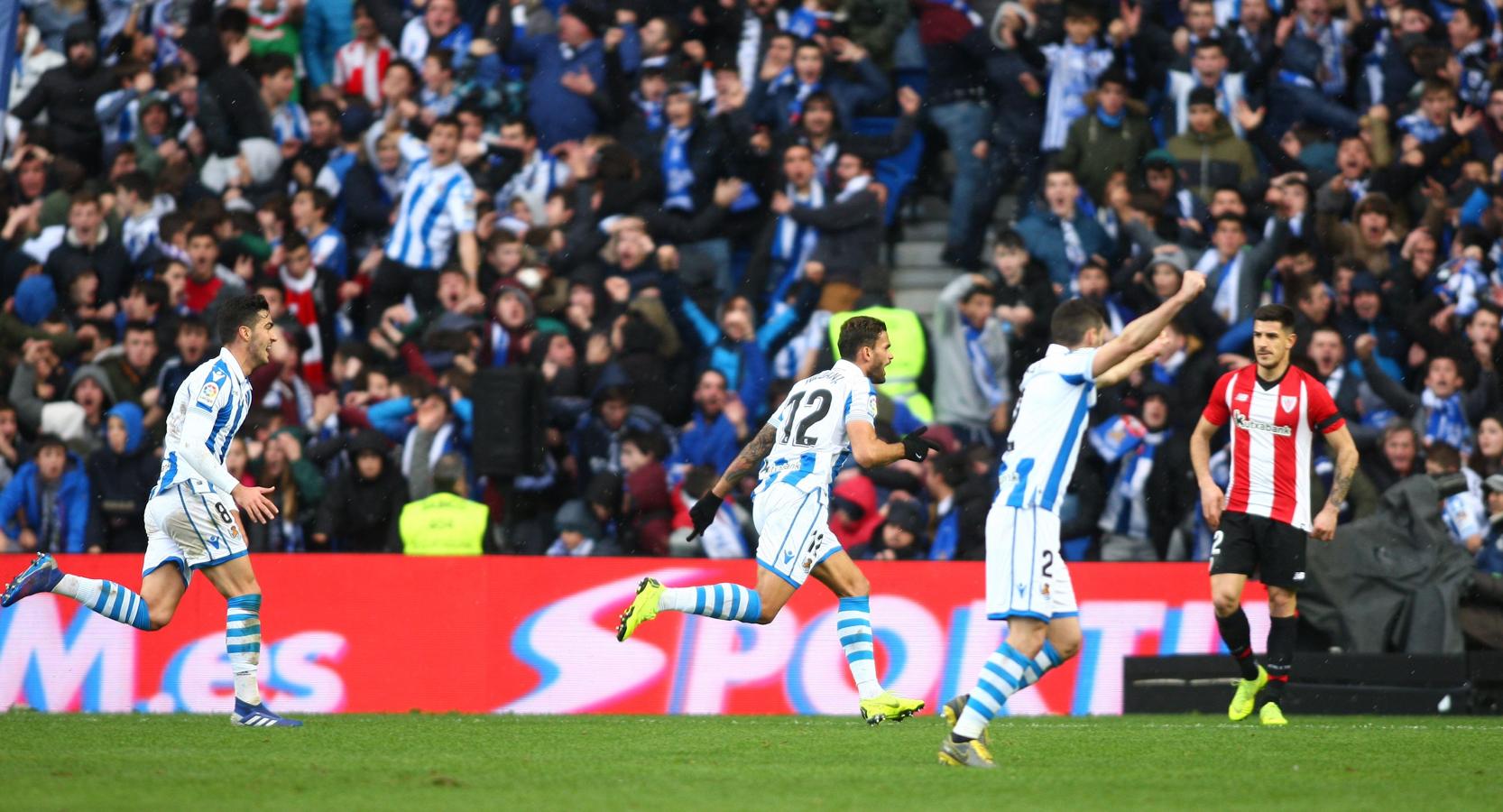Las mejores imágenes del derbi entre la Real Sociedad y el Athletic en Anoeta. 
