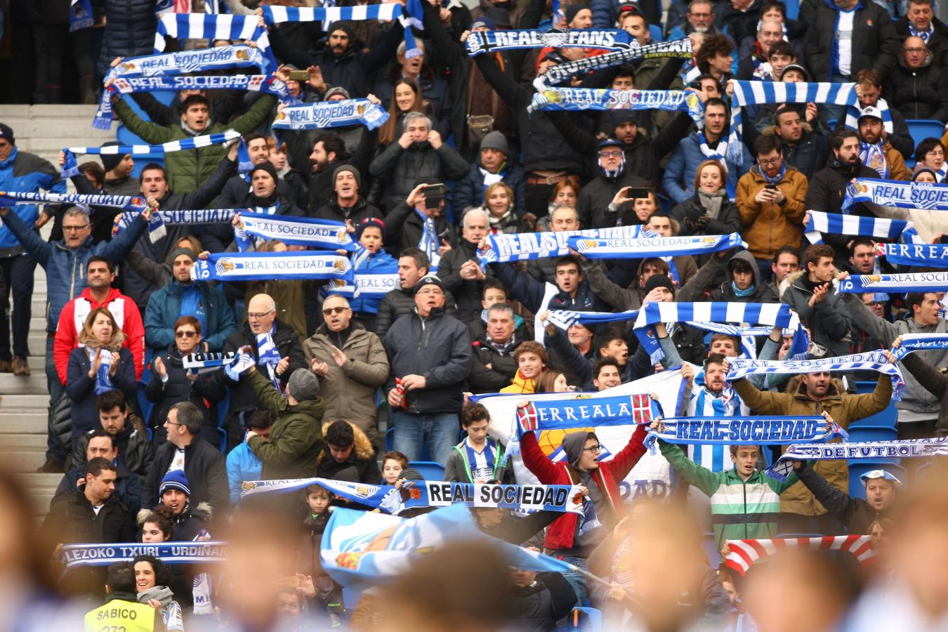 Las mejores imágenes del derbi entre la Real Sociedad y el Athletic en Anoeta. 