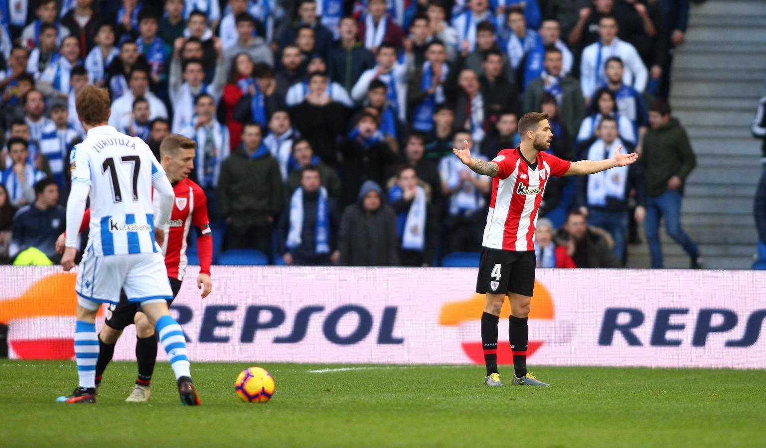 Las mejores imágenes del derbi entre la Real Sociedad y el Athletic en Anoeta. 