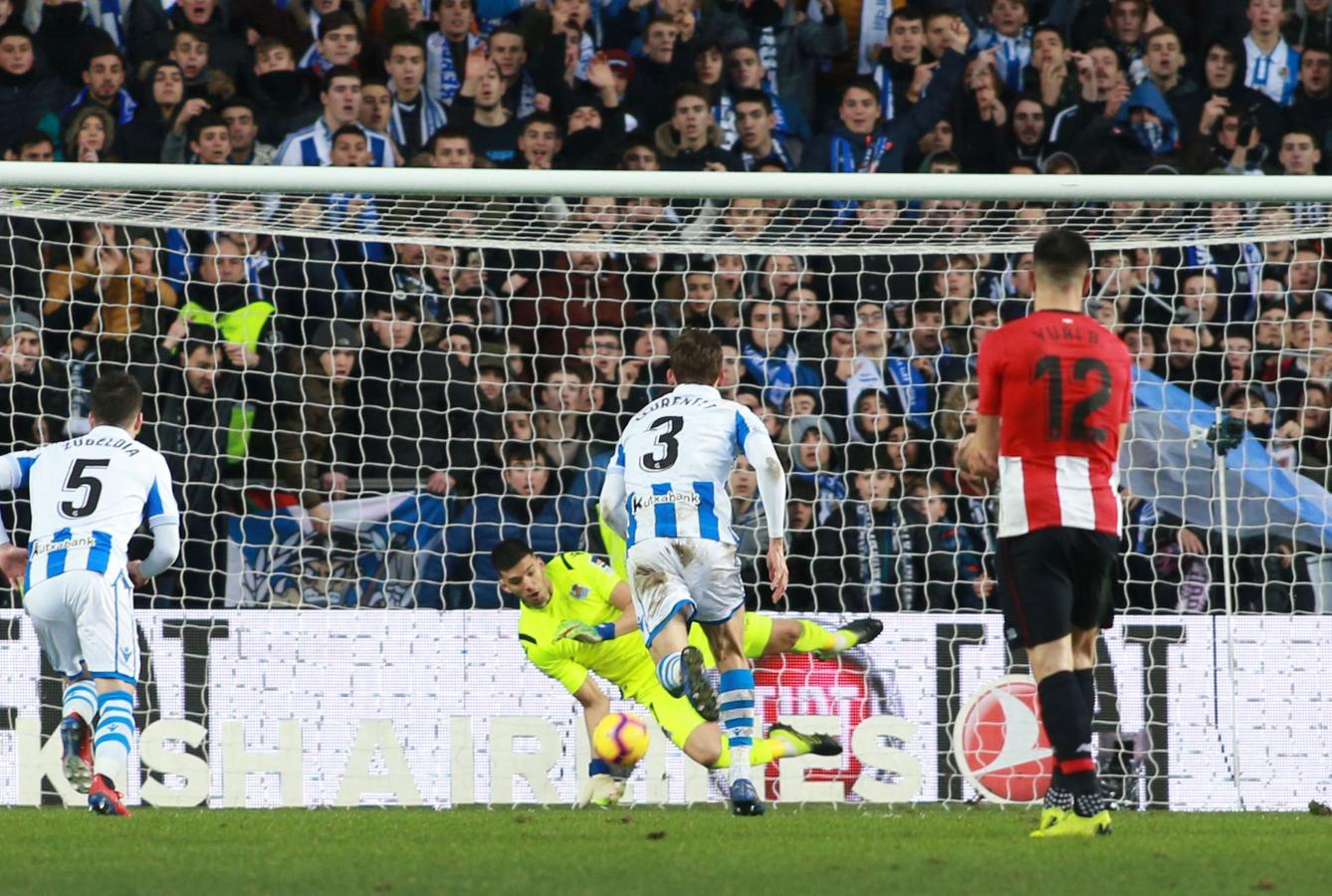 Las mejores imágenes del derbi entre la Real Sociedad y el Athletic en Anoeta. 