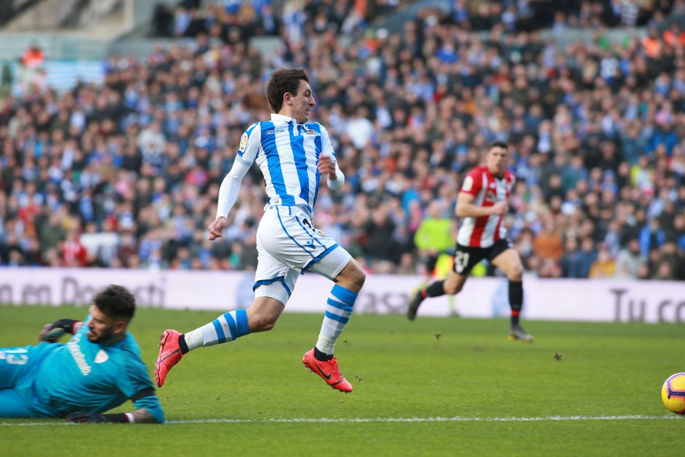 Las mejores imágenes del derbi entre la Real Sociedad y el Athletic en Anoeta. 