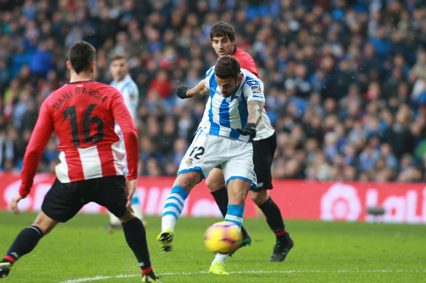 Las mejores imágenes del derbi entre la Real Sociedad y el Athletic en Anoeta. 