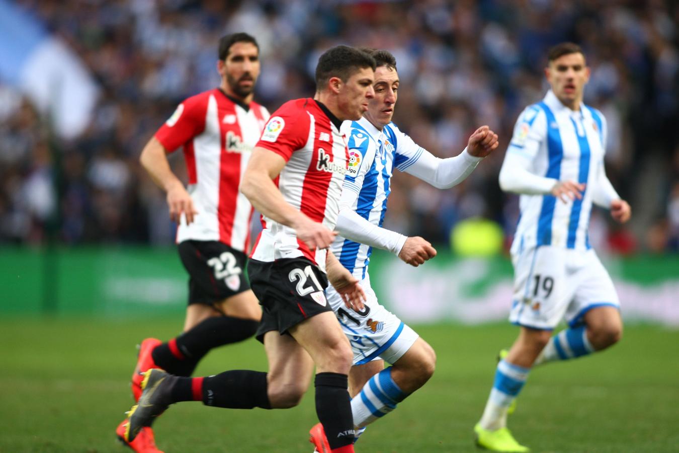 Las mejores imágenes del derbi entre la Real Sociedad y el Athletic en Anoeta. 