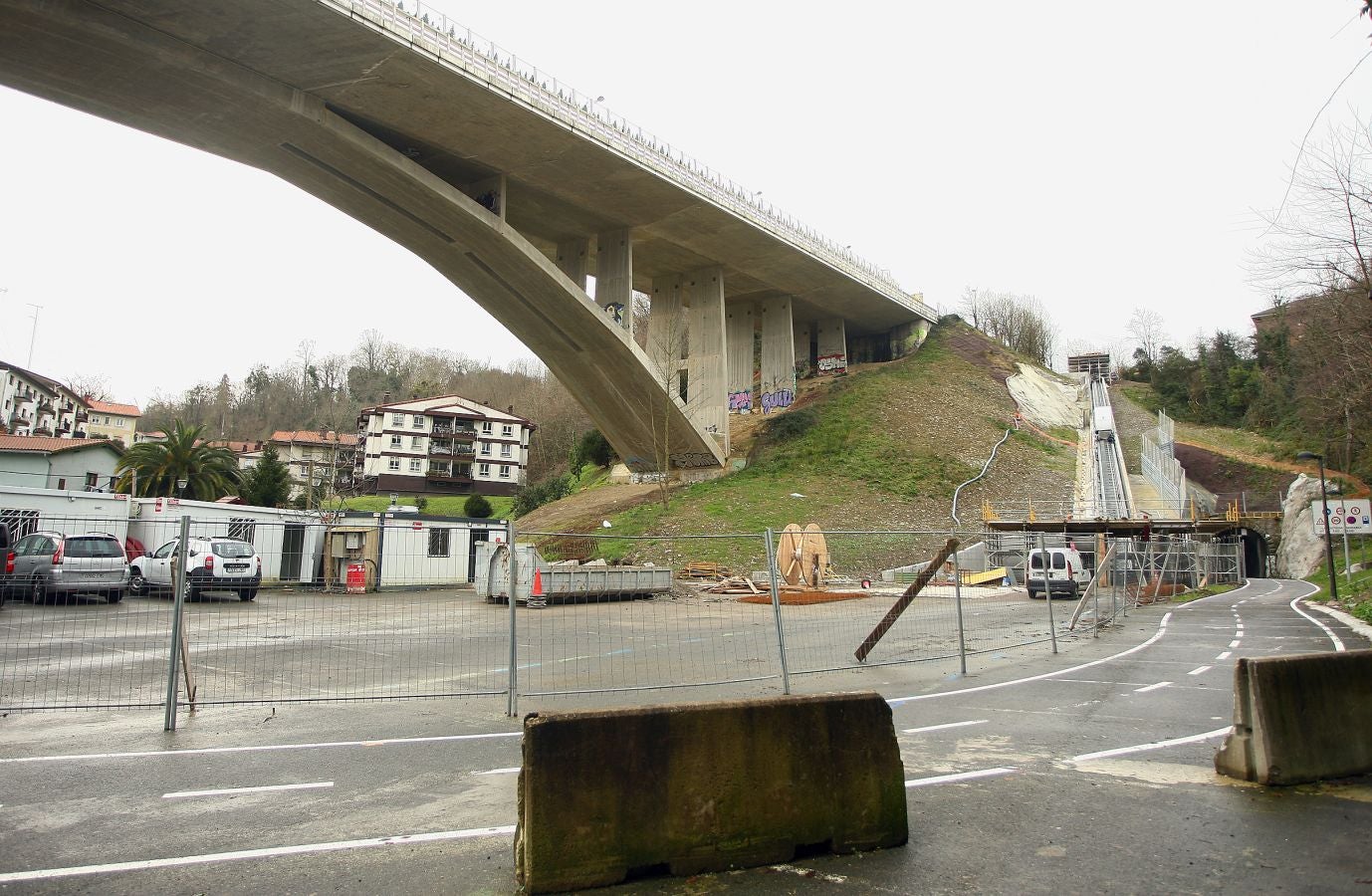 Fotos: Obras de construccion del ascensor de Morlans
