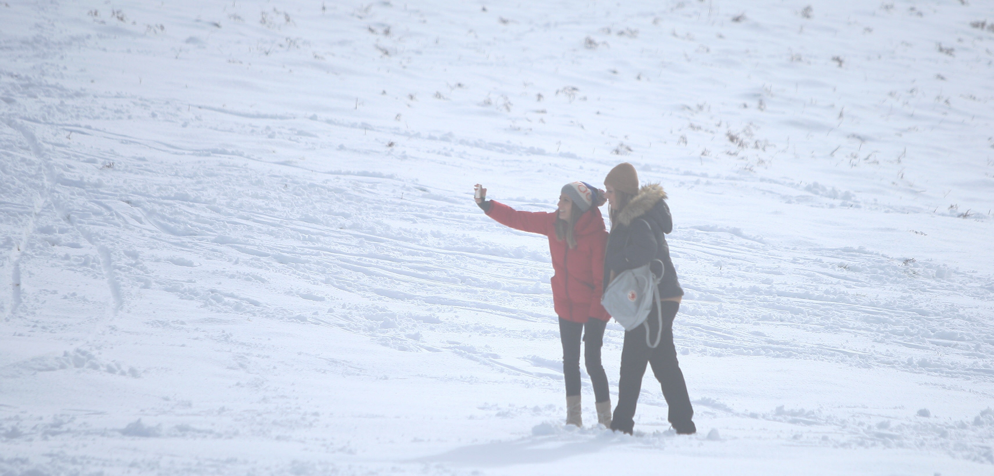 Muchos quisieron aprovechar una agradable jornada de domingo disfrutando de la nieve. En Bianditz, por ejemplo, no faltaron los trineos o los tradicionales muñecos.