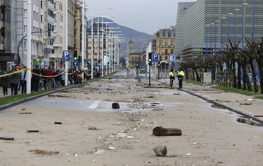 Se cumplen cinco años del 'Tsunami' que arrasó la costa guipuzcoana. Repasa las fotos de aquella jornada.