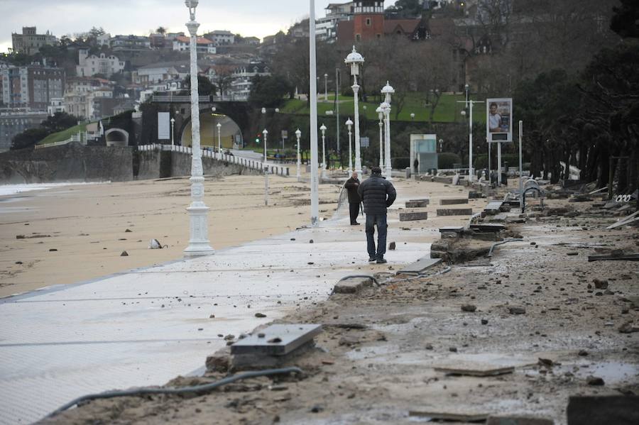 Se cumplen cinco años del 'Tsunami' que arrasó la costa guipuzcoana. Repasa las fotos de aquella jornada.