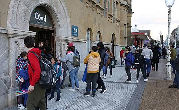 Entrada a Claret Ikastolaen la Avenida de Navarra de Donostia, centro que cerrará al finalizar el curso