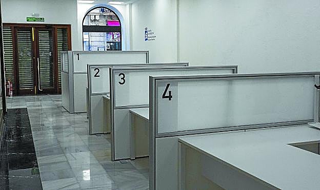 Las mesas de atención al público del Departamento de Urbanismo, ya preparadas en San Martín 48.