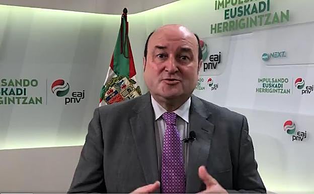 Andoni Ortuzar en las redes sociales