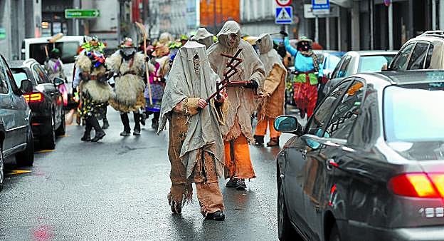 Preludios. Dentro de dos semanas la comitiva de koko-marruak saldrá a la calle para anunciar el carnaval.