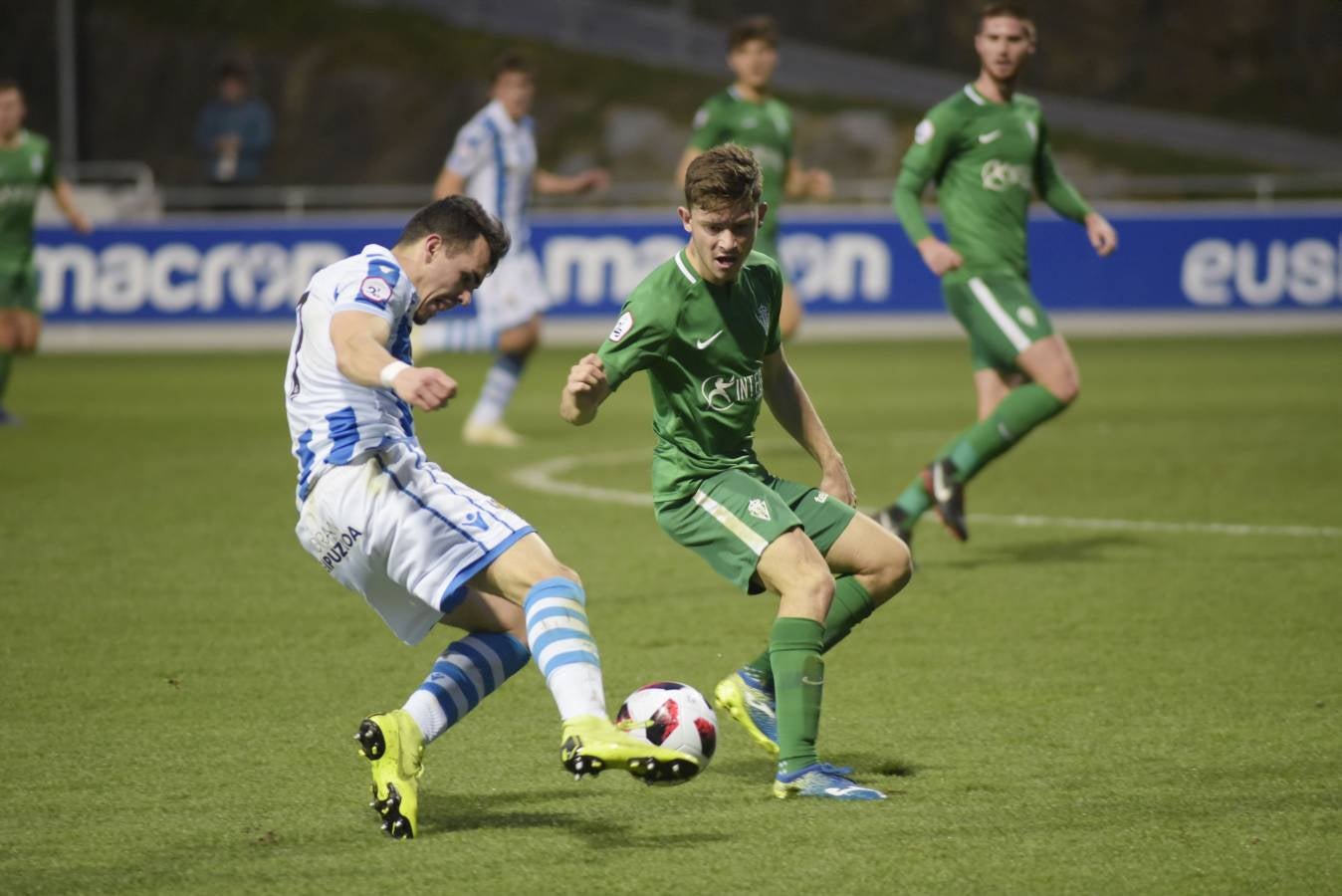 El filial de la Real Sociedad se enfrenta al equipo asturiano. 