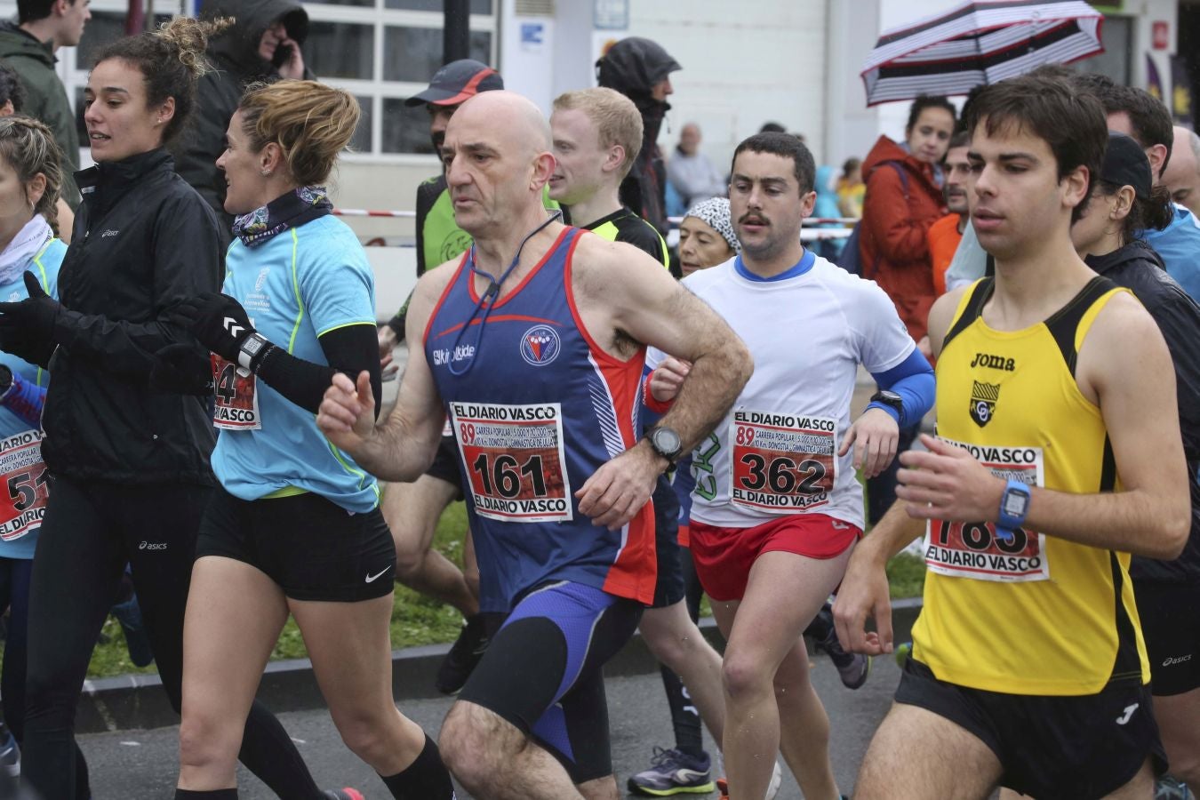 Lluvia, frío y triunfos muy reñidos en los 10 kilómetros de la Gimnástica de Ulía 