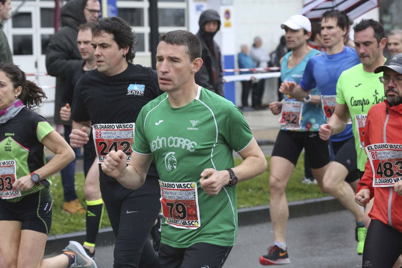 Lluvia, frío y triunfos muy reñidos en los 10 kilómetros de la Gimnástica de Ulía 
