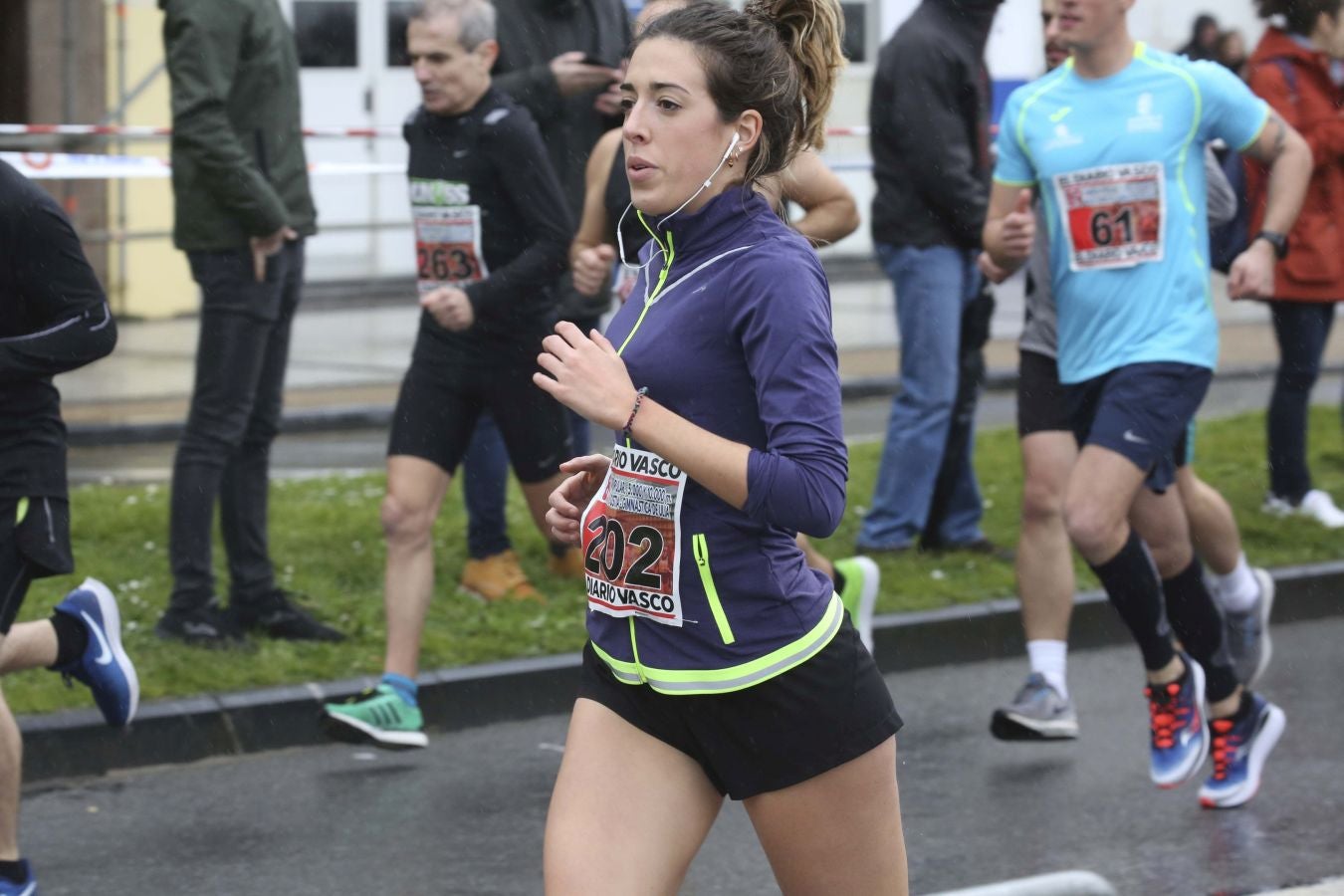 Lluvia, frío y triunfos muy reñidos en los 10 kilómetros de la Gimnástica de Ulía 
