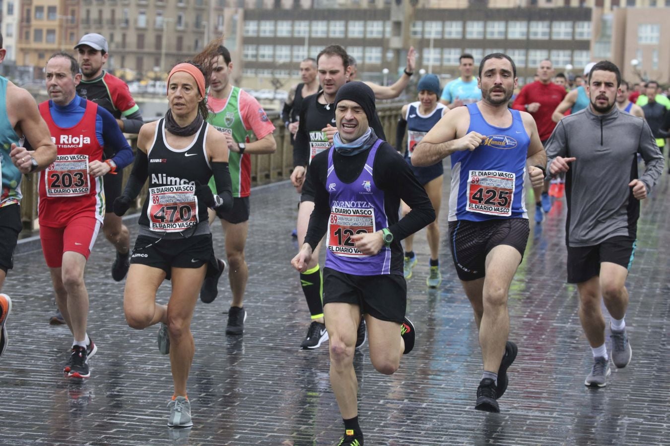 Lluvia, frío y triunfos muy reñidos en los 10 kilómetros de la Gimnástica de Ulía 