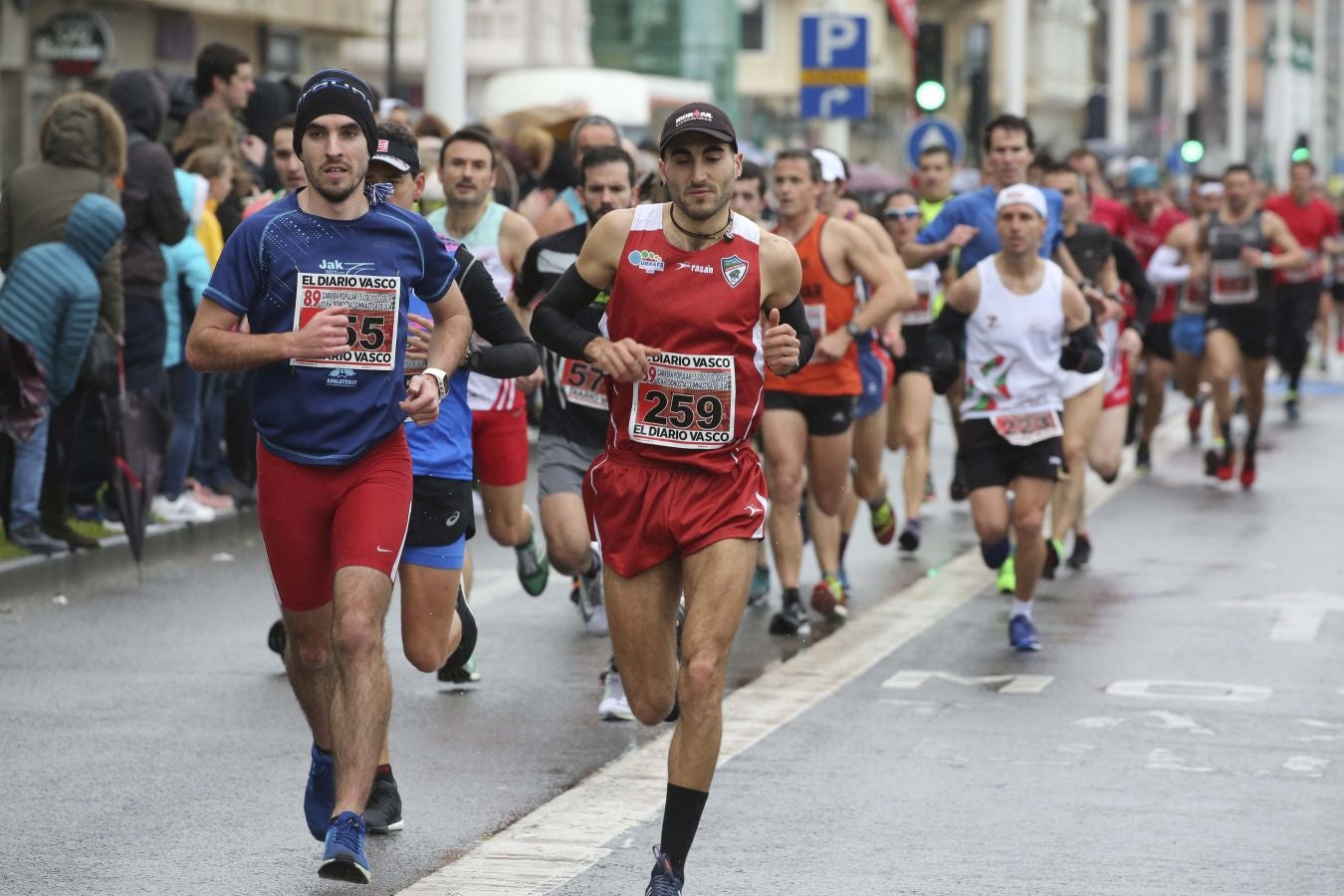 Lluvia, frío y triunfos muy reñidos en los 10 kilómetros de la Gimnástica de Ulía 