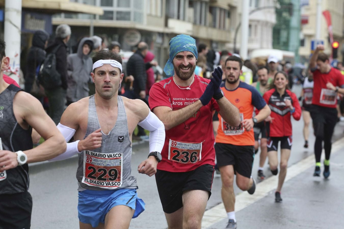 Lluvia, frío y triunfos muy reñidos en los 10 kilómetros de la Gimnástica de Ulía 