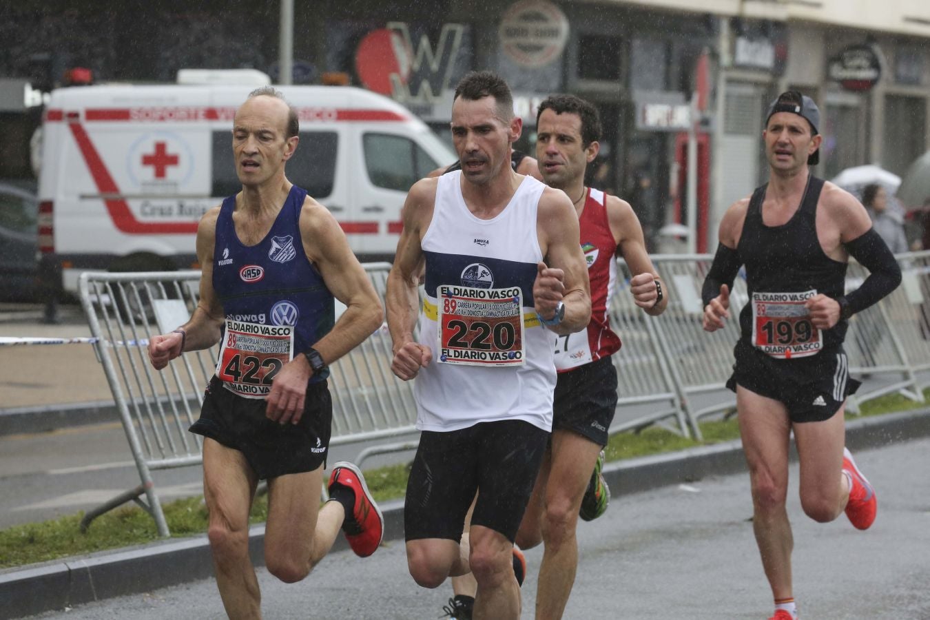 Lluvia, frío y triunfos muy reñidos en los 10 kilómetros de la Gimnástica de Ulía 