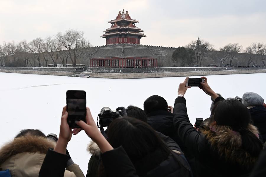 Pakín ha celebrado el desfile militar con la plaza de Tiananmen y sus alrededores bajo un manto blanco de nieve.