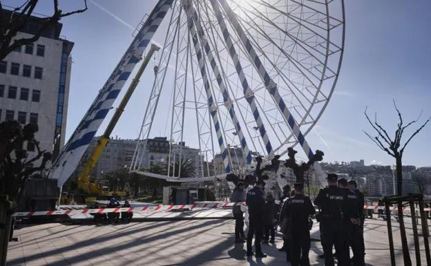 Paralizan el desmontaje de la noria por presunta falta de medidas de seguridad