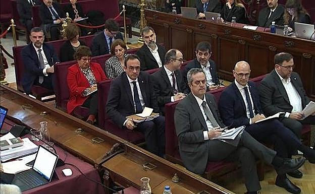 Los líderes independentistas acusados por el 1-O, en la segunda sesión del juicio.
