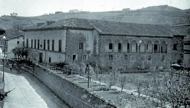 Vista del antiguo convento de San Viator, en Eskoriatza. 