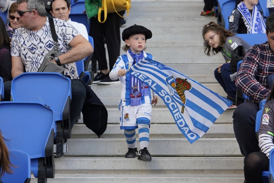 Los aficionados de la Real Sociedad se vuelcan con los jugadores, tal y como demostraron los más de 21.000 espectadores que acudieron a Anoeta para ver jugar a las de Arconada. 