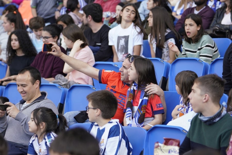 Los aficionados de la Real Sociedad se vuelcan con los jugadores, tal y como demostraron los más de 21.000 espectadores que acudieron a Anoeta para ver jugar a las de Arconada. 
