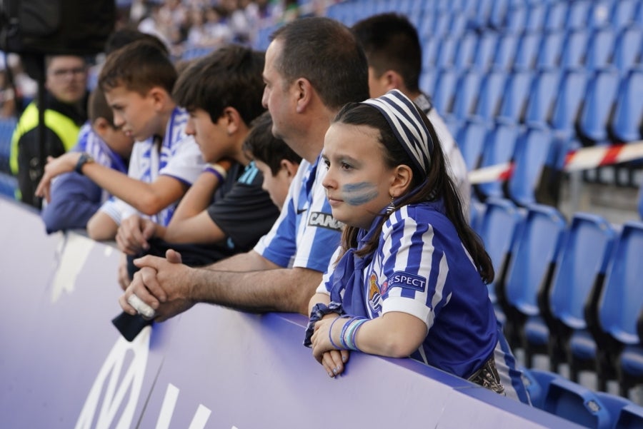 Los aficionados de la Real Sociedad se vuelcan con los jugadores, tal y como demostraron los más de 21.000 espectadores que acudieron a Anoeta para ver jugar a las de Arconada. 