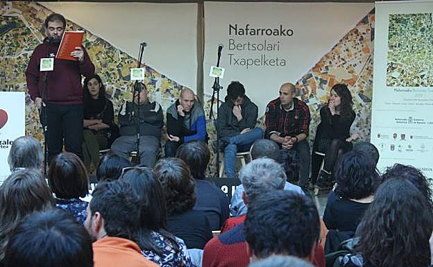 Herriko Gazteriaren Etxean elkartu dira 130 bertsozale