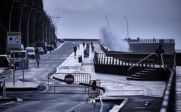 El cierre a vehículos es habitual en el Paseo Nuevo. 