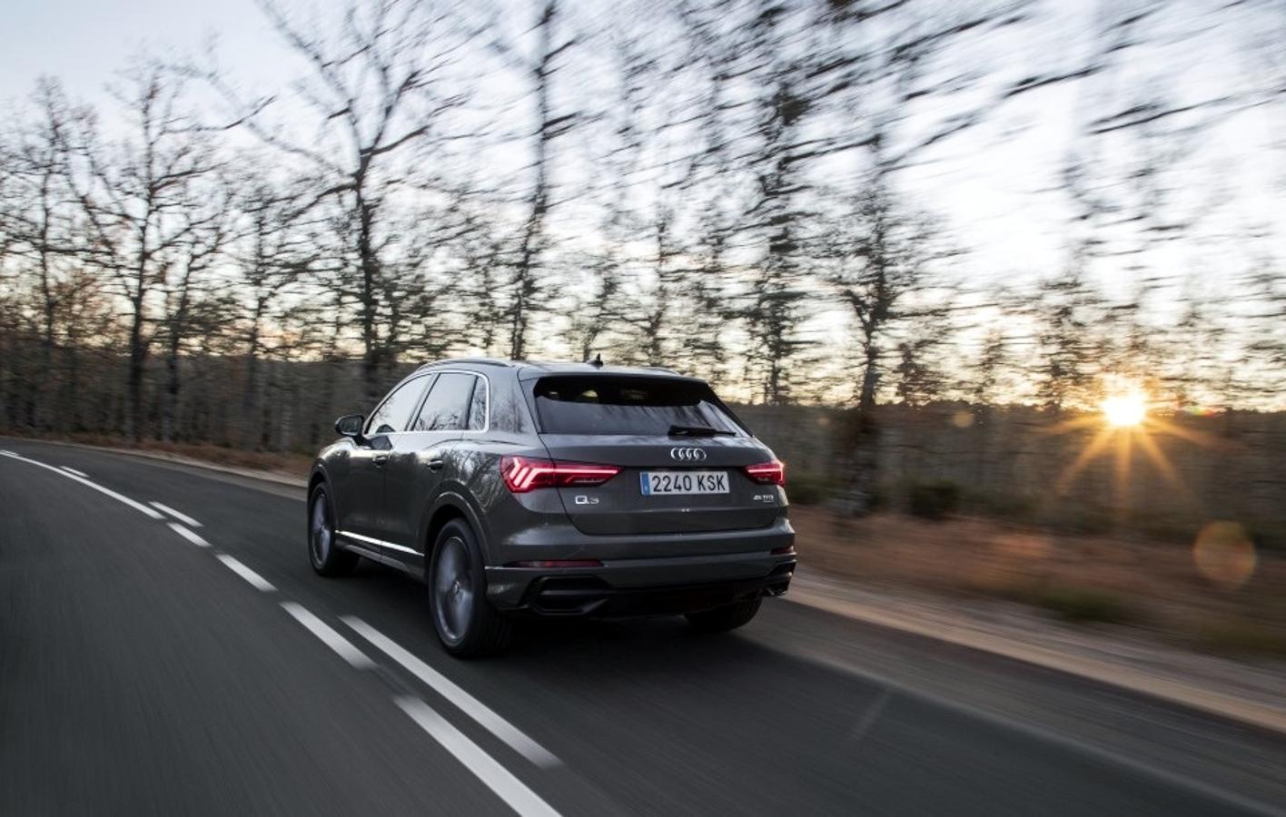 El nuevo Audi Q3 representa un cambio radical frente al modelo anterior. Es de mayor tamaño y se caracteriza por un diseño más deportivo con detalles como la nueva parrilla delantera octogonal. Se comercializa desde 35.880 euros.