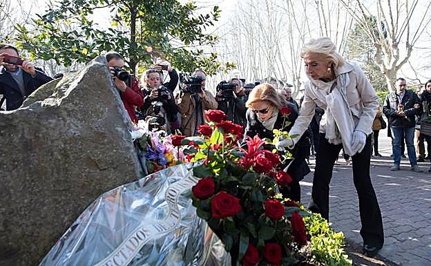 La viuda de Fernando Buesa, Natividad Rodriguez, y la madre de Jorge Diez, Begoña Elorza. 