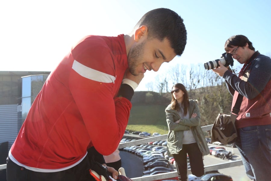 Los jugadores de la Real vuelven a entrenarse pero sin Januzaj. El extremo belga sufre una torcedura de tobillo de grado I y podría estar listo para jugar ante el Atlético en Anoeta en la siguiente jornada.