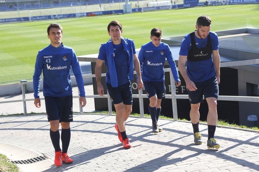 Los jugadores de la Real vuelven a entrenarse pero sin Januzaj. El extremo belga sufre una torcedura de tobillo de grado I y podría estar listo para jugar ante el Atlético en Anoeta en la siguiente jornada.