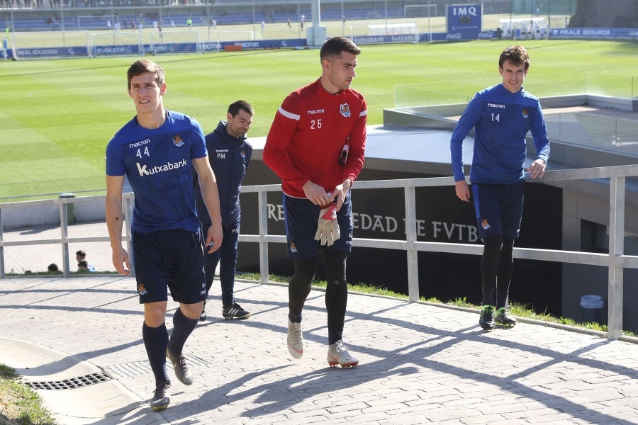 Los jugadores de la Real vuelven a entrenarse pero sin Januzaj. El extremo belga sufre una torcedura de tobillo de grado I y podría estar listo para jugar ante el Atlético en Anoeta en la siguiente jornada.