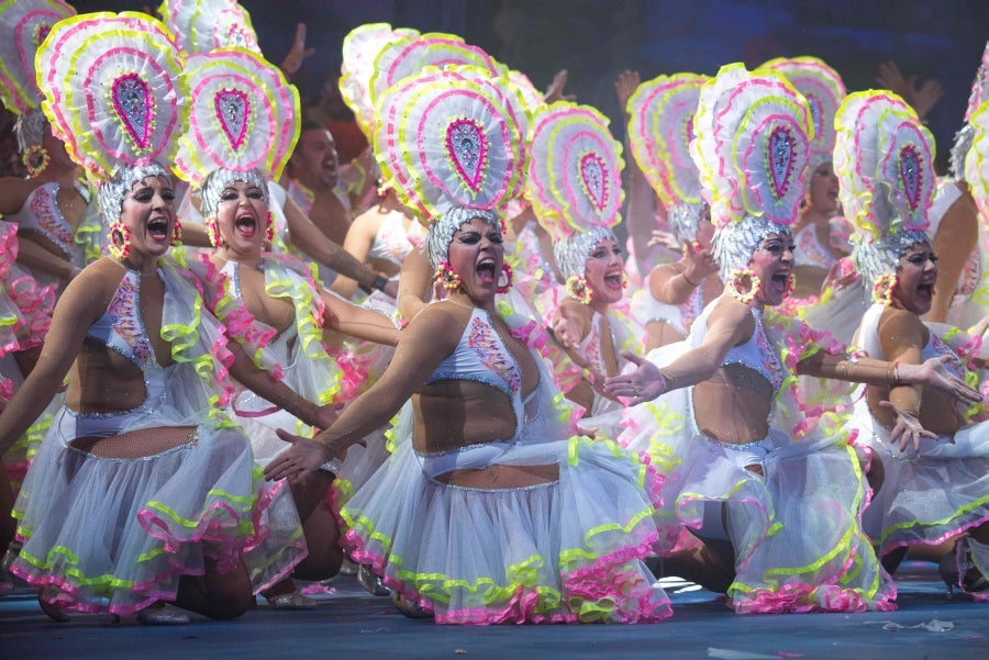 Los carnavales de Santa Cruz de Tenerife son unas de las celebraciones más conocidas a nivel mundial. Así, el evento, de un mes de duración, comenzó el 1 de febrero y finaliza el 10 de marzo con orquestas que tocan ritmos caribeños y brasileños con actuaciones que van desde la elección de la Reina del Carnaval, la Reina menor y la Reina mayor, bandas callejeras satíricas, comparsas y hasta actuaciones por las calles. 