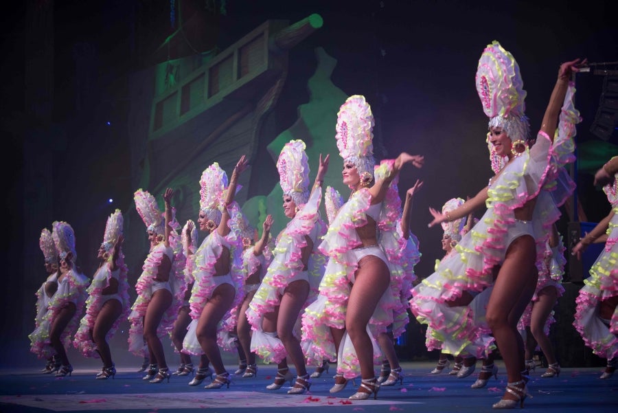 Los carnavales de Santa Cruz de Tenerife son unas de las celebraciones más conocidas a nivel mundial. Así, el evento, de un mes de duración, comenzó el 1 de febrero y finaliza el 10 de marzo con orquestas que tocan ritmos caribeños y brasileños con actuaciones que van desde la elección de la Reina del Carnaval, la Reina menor y la Reina mayor, bandas callejeras satíricas, comparsas y hasta actuaciones por las calles. 