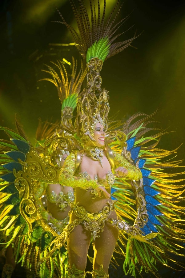 Los carnavales de Santa Cruz de Tenerife son unas de las celebraciones más conocidas a nivel mundial. Así, el evento, de un mes de duración, comenzó el 1 de febrero y finaliza el 10 de marzo con orquestas que tocan ritmos caribeños y brasileños con actuaciones que van desde la elección de la Reina del Carnaval, la Reina menor y la Reina mayor, bandas callejeras satíricas, comparsas y hasta actuaciones por las calles. 