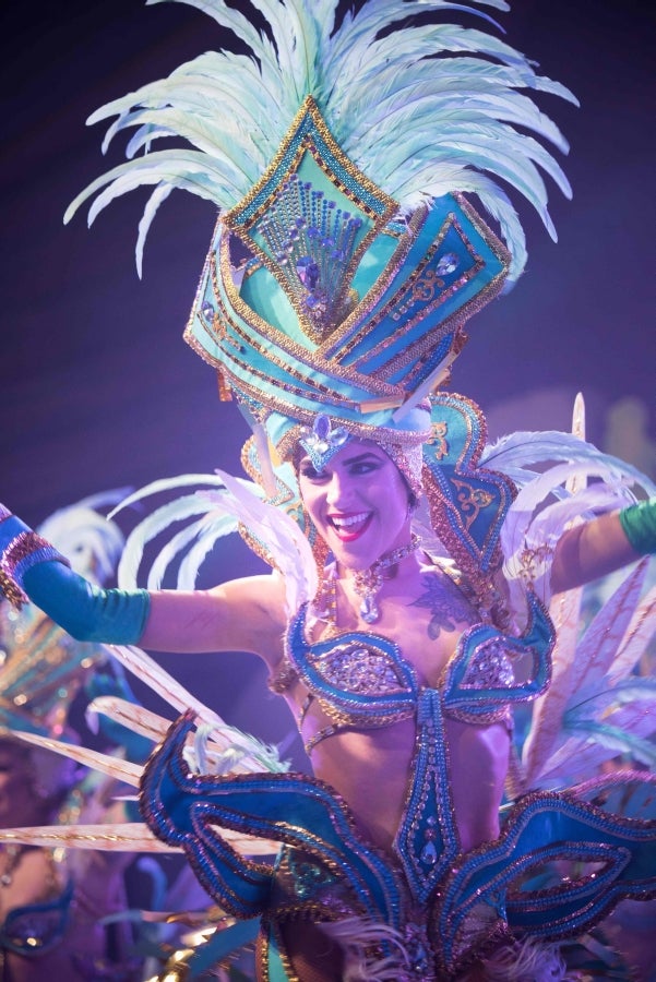 Los carnavales de Santa Cruz de Tenerife son unas de las celebraciones más conocidas a nivel mundial. Así, el evento, de un mes de duración, comenzó el 1 de febrero y finaliza el 10 de marzo con orquestas que tocan ritmos caribeños y brasileños con actuaciones que van desde la elección de la Reina del Carnaval, la Reina menor y la Reina mayor, bandas callejeras satíricas, comparsas y hasta actuaciones por las calles. 