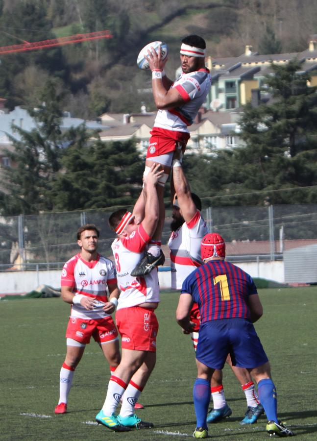 Ampo Ordizia logra una importante victoria en Altamira, 40-13, ante el Barça Rugbi y da un paso de gigante para asegurarse el play off por el título. Los ordiziarras se mostraron superiores y al final de la primera parte habían decidido ya el marcador con un contundente 26-6.