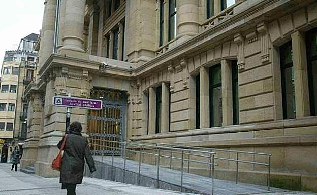 Condenados los dueños de cuatro tiendas de Irun por venta de marcas falsificadas